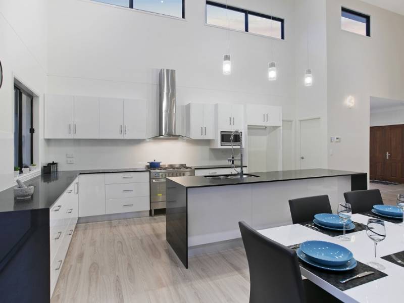 207 Wuraga Road, Bahrs Scrub, QLD 4207