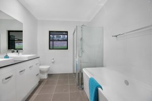 207 Wuraga Road, Bahrs Scrub, QLD 4207