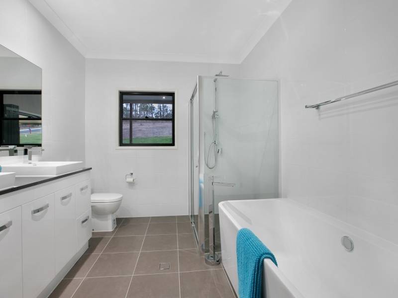 207 Wuraga Road, Bahrs Scrub, QLD 4207