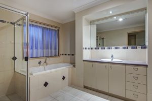 51 Willowleaf Close, Stretton,