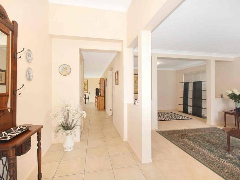 10 Sungold Place, Eight Mile Plains,