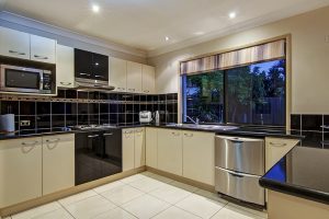 51 Willowleaf Close, Stretton,