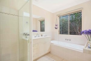 10 Sungold Place, Eight Mile Plains,
