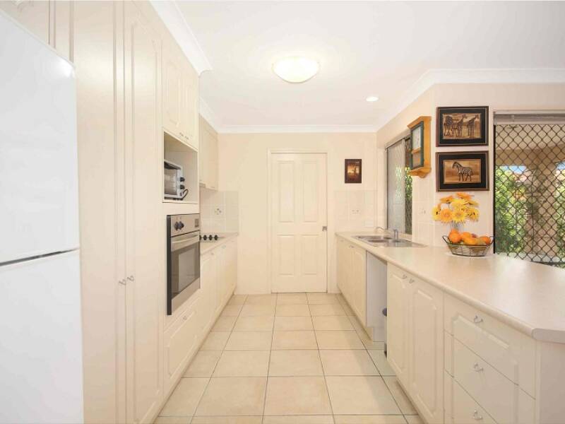 10 Sungold Place, Eight Mile Plains,