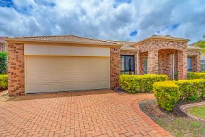 8 Falaise Place, Sunnybank Hills,