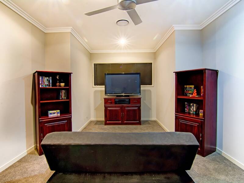 10 Peachtree Place, Stretton,