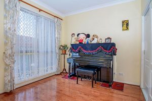 8 Falaise Place, Sunnybank Hills,