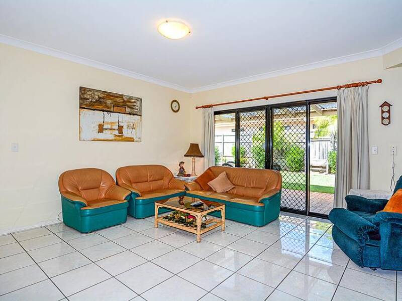 8 Falaise Place, Sunnybank Hills,