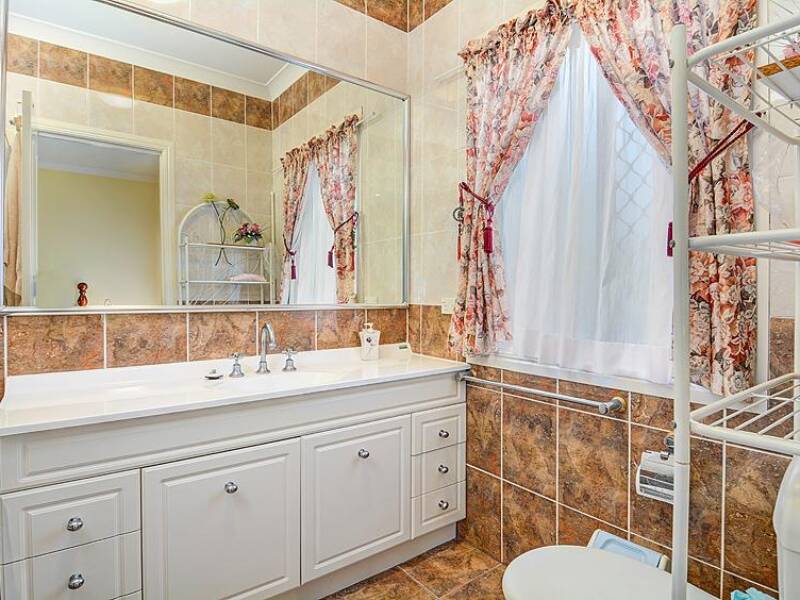 8 Falaise Place, Sunnybank Hills,