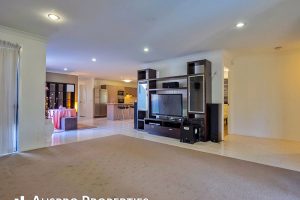 63 Kakadu Street, Parkinson, QLD 4115