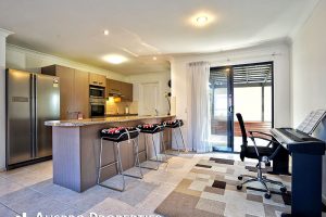 63 Kakadu Street, Parkinson, QLD 4115
