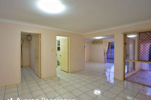 8 Gardenia Close, Stretton, QLD 4116