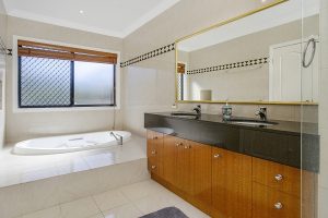 15 Kakirra Place , Eight Mile Plains, QLD 4113