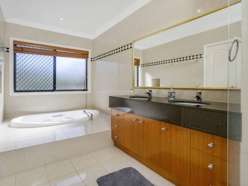 15 Kakirra Place , Eight Mile Plains, QLD 4113