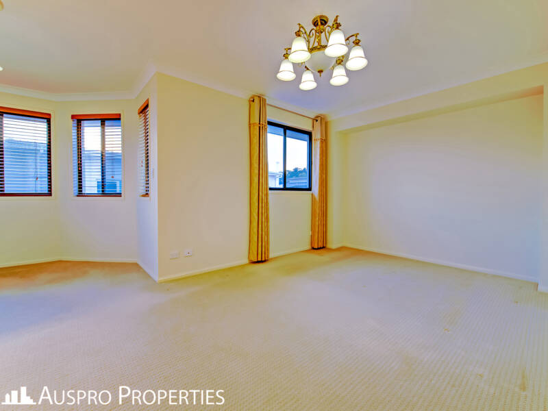 18 Peachtree Place, Stretton, QLD 4116