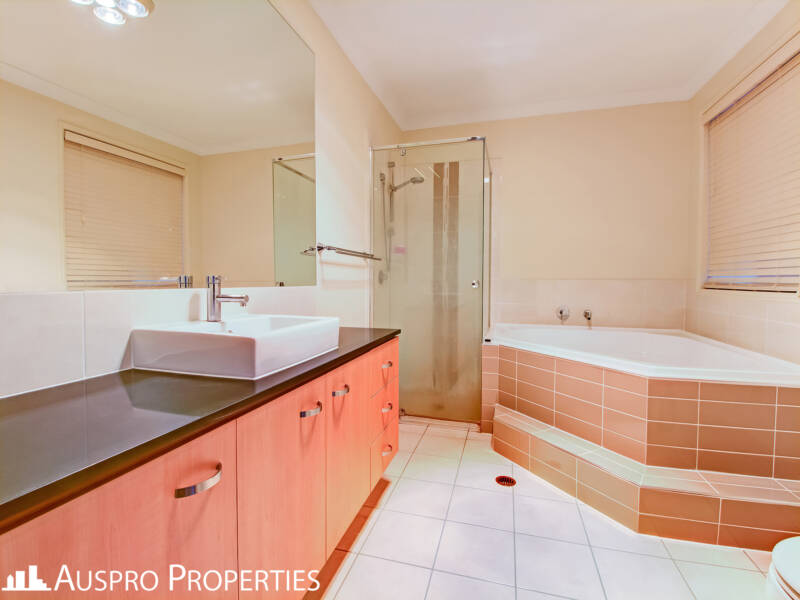 18 Peachtree Place, Stretton, QLD 4116