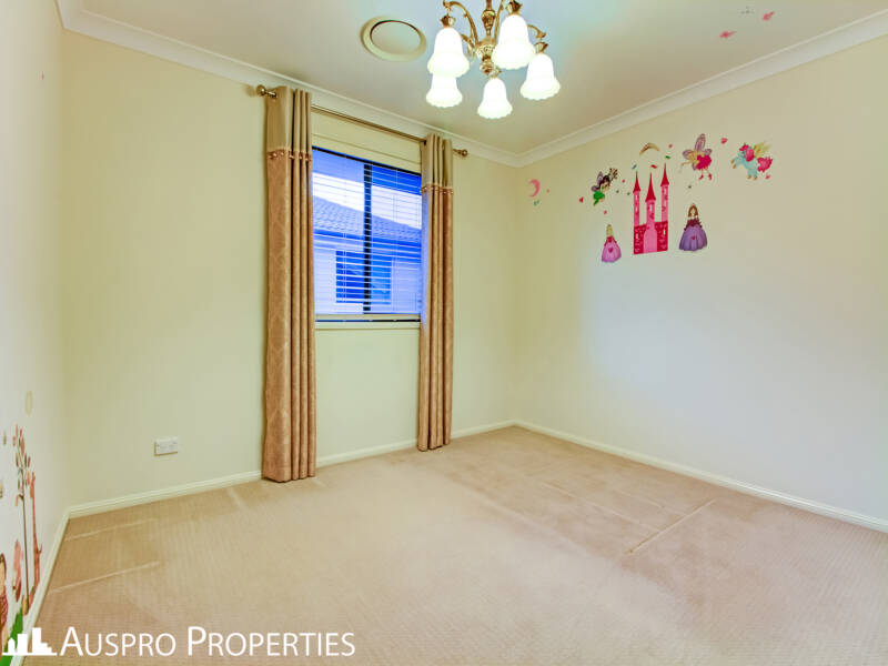 18 Peachtree Place, Stretton, QLD 4116