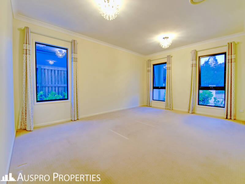 18 Peachtree Place, Stretton, QLD 4116