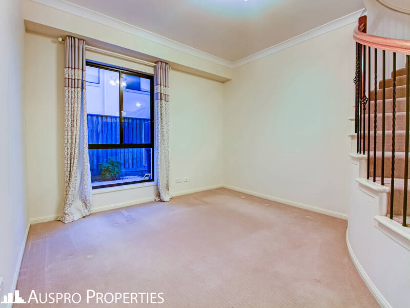18 Peachtree Place, Stretton, QLD 4116