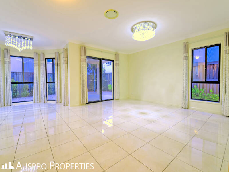 18 Peachtree Place, Stretton, QLD 4116