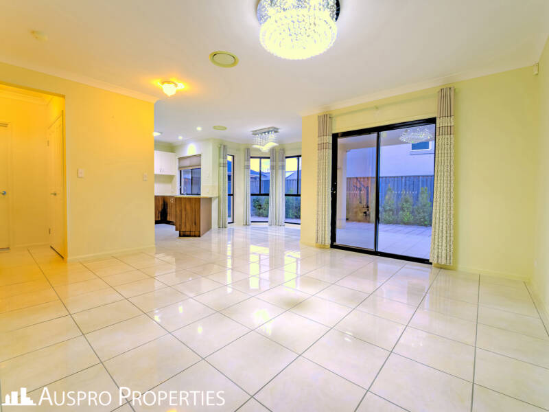 18 Peachtree Place, Stretton, QLD 4116