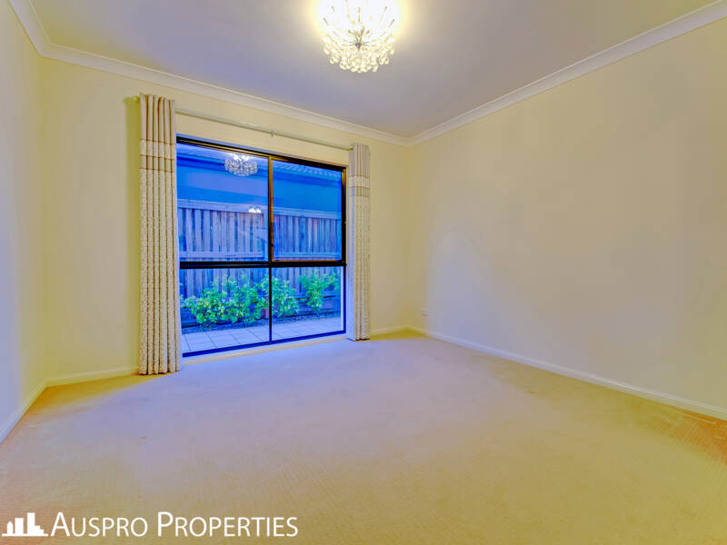 18 Peachtree Place, Stretton, QLD 4116