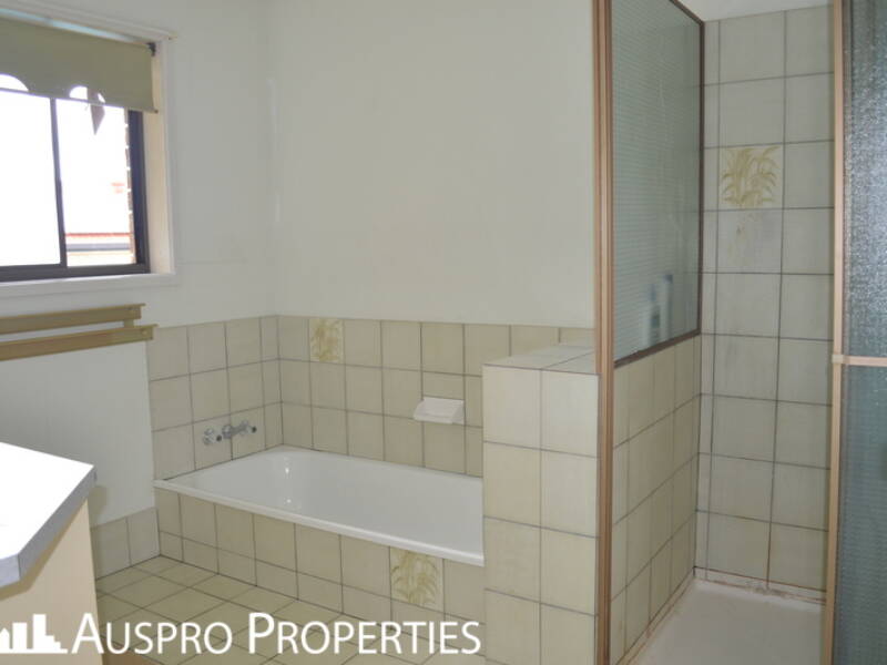4 Pitfield Street, Eight Mile Plains, QLD 4113 Australia