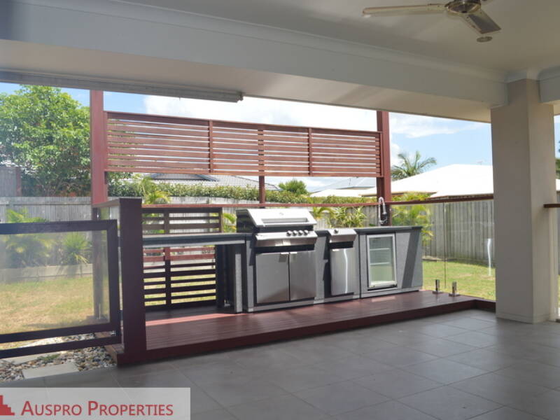 37 Parkgrove St, Birkdale, QLD 4159