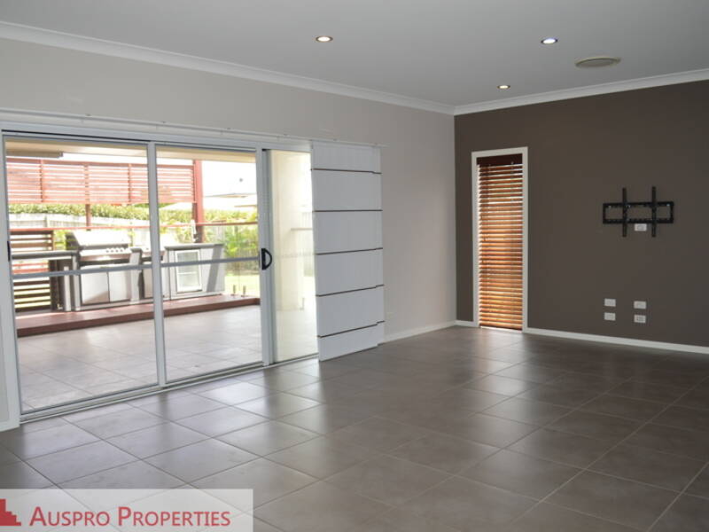37 Parkgrove St, Birkdale, QLD 4159