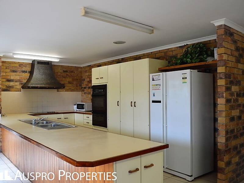 4 Pitfield Street, Eight Mile Plains, QLD 4113 Australia