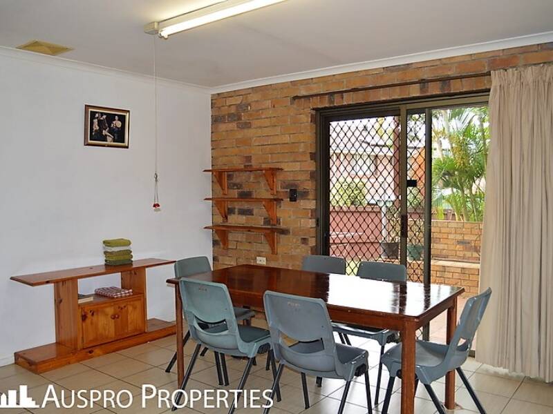 4 Pitfield Street, Eight Mile Plains, QLD 4113 Australia