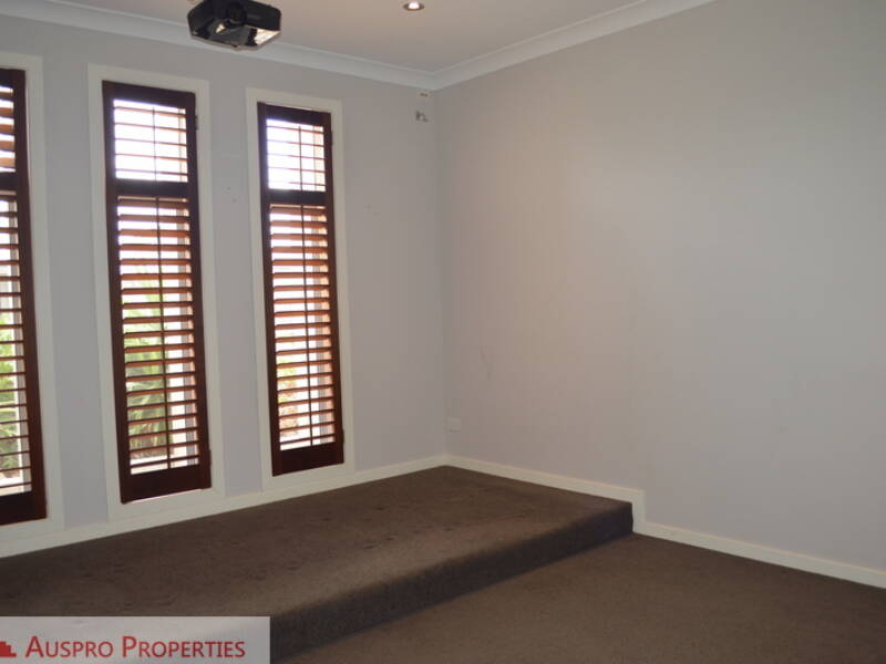 37 Parkgrove St, Birkdale, QLD 4159