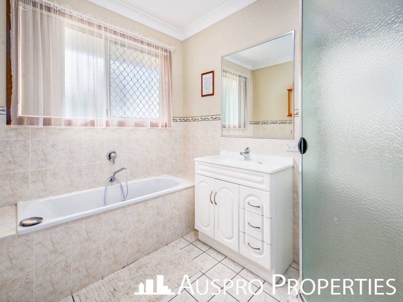 27 Park Ridge Rd, Park Ridge, QLD 4125 Australia