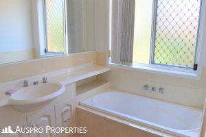 12  Sungold Place, Eight Mile Plains, QLD 4113 Australia