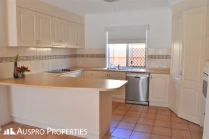 12  Sungold Place, Eight Mile Plains, QLD 4113 Australia