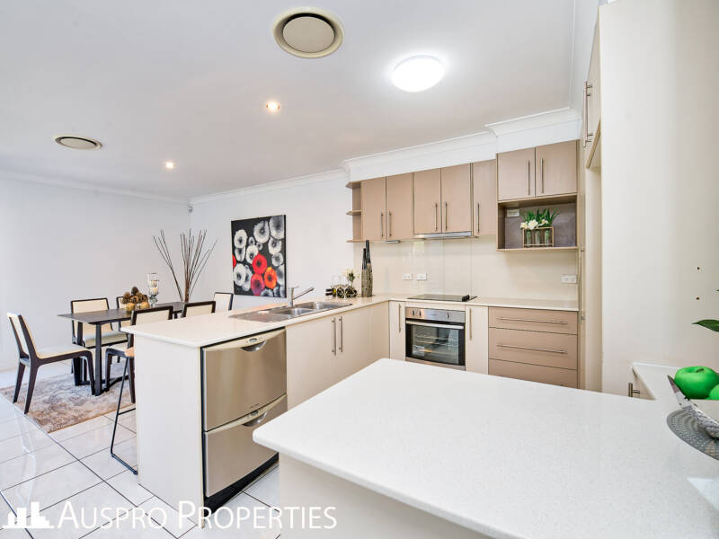 13 Girraween Cr, Parkinson, QLD 4115 Australia
