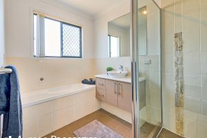 13 Girraween Cr, Parkinson, QLD 4115 Australia