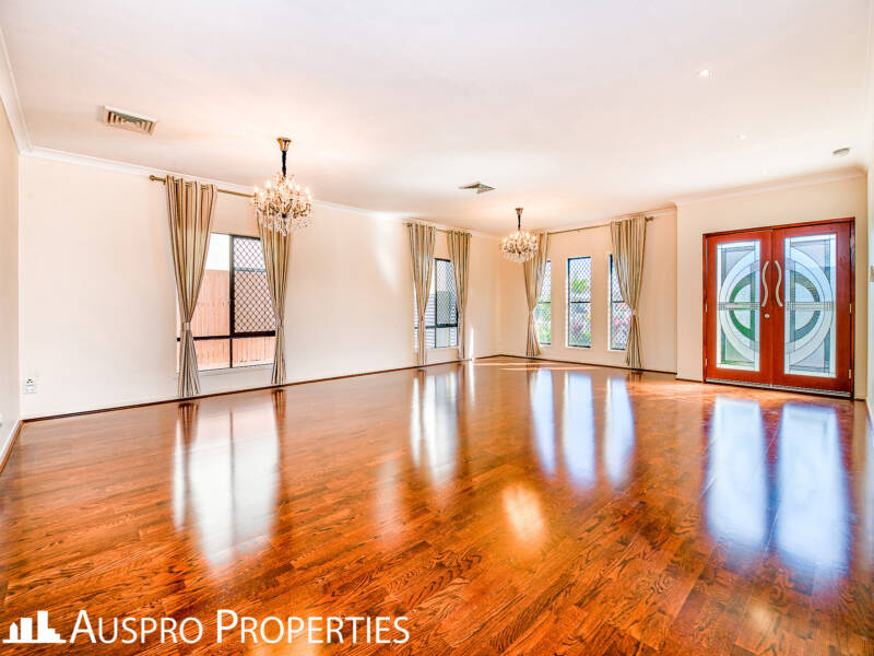 7 Beechwood Cl, Stretton, QLD 4116 Australia