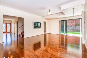 7 Beechwood Cl, Stretton, QLD 4116 Australia