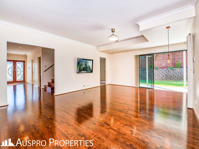7 Beechwood Cl, Stretton, QLD 4116 Australia