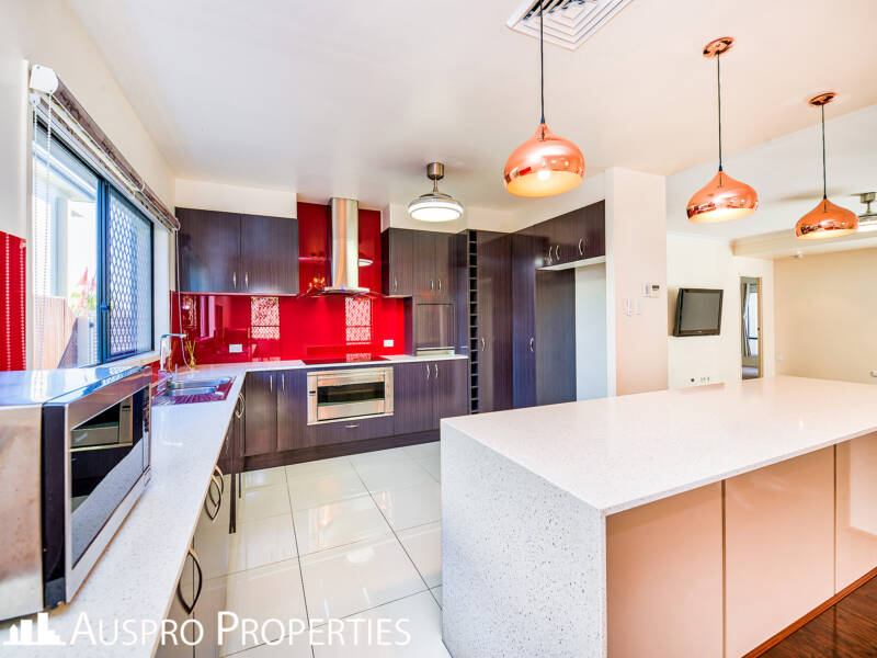7 Beechwood Cl, Stretton, QLD 4116 Australia
