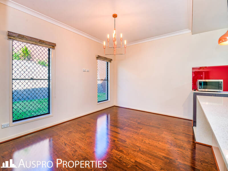 7 Beechwood Cl, Stretton, QLD 4116 Australia