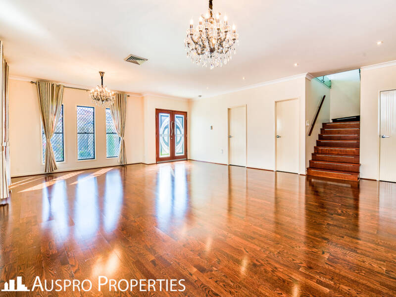 7 Beechwood Cl, Stretton, QLD 4116 Australia