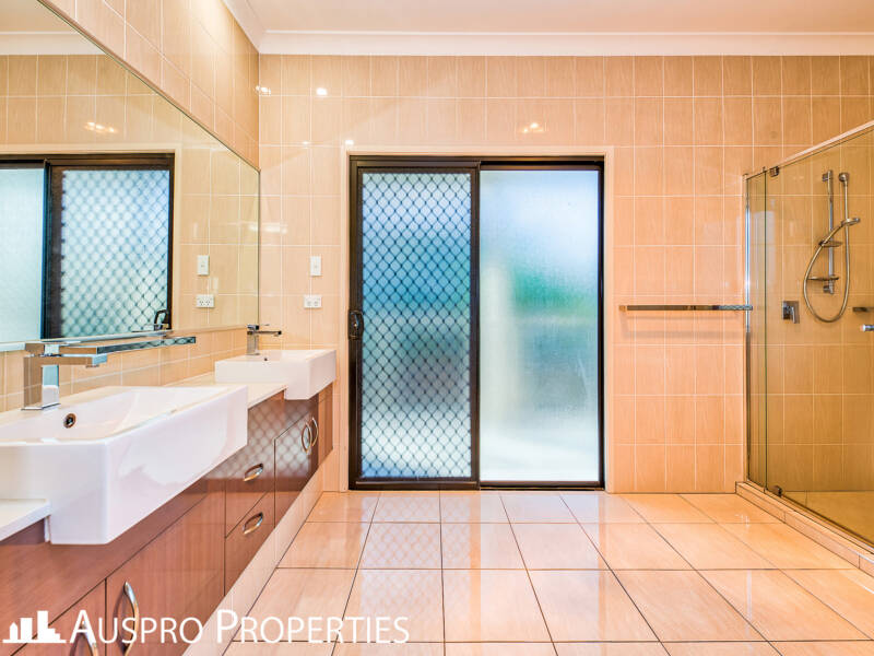 7 Beechwood Cl, Stretton, QLD 4116 Australia