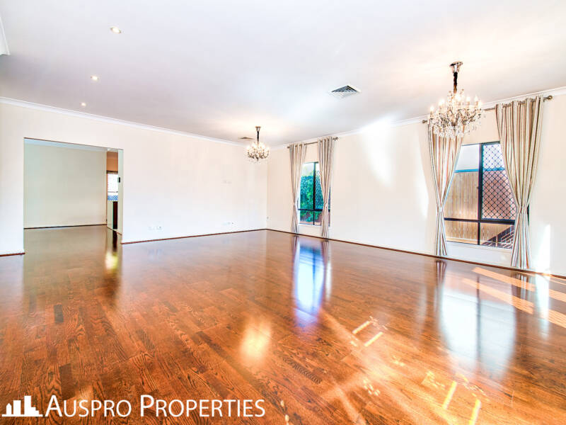 7 Beechwood Cl, Stretton, QLD 4116 Australia