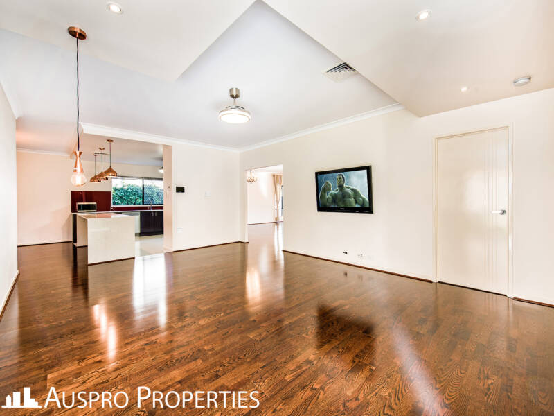 7 Beechwood Cl, Stretton, QLD 4116 Australia