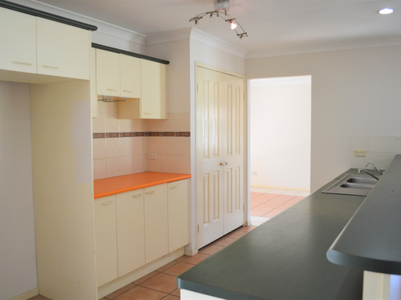 6 Shelduck Pl, Calamvale, QLD 4116 Australia