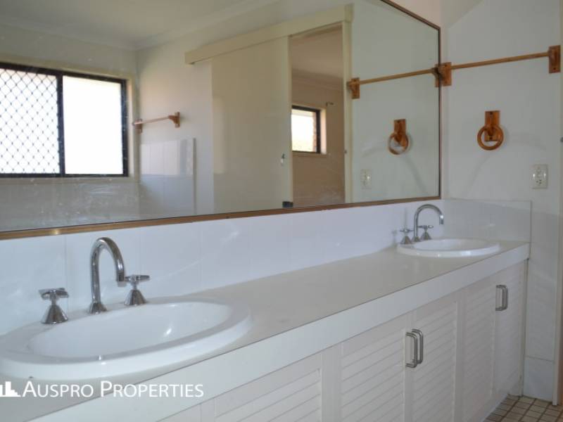 329 Gowan Rd, Sunnybank Hills, QLD 4109 Australia