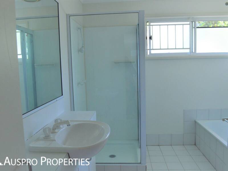 18 Firthshire, Mansfield, QLD 4132 Australia