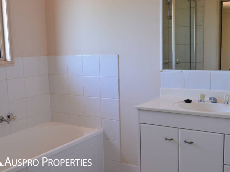 1/8 Hialeah Close, Helensvale, QLD 4212 Australia